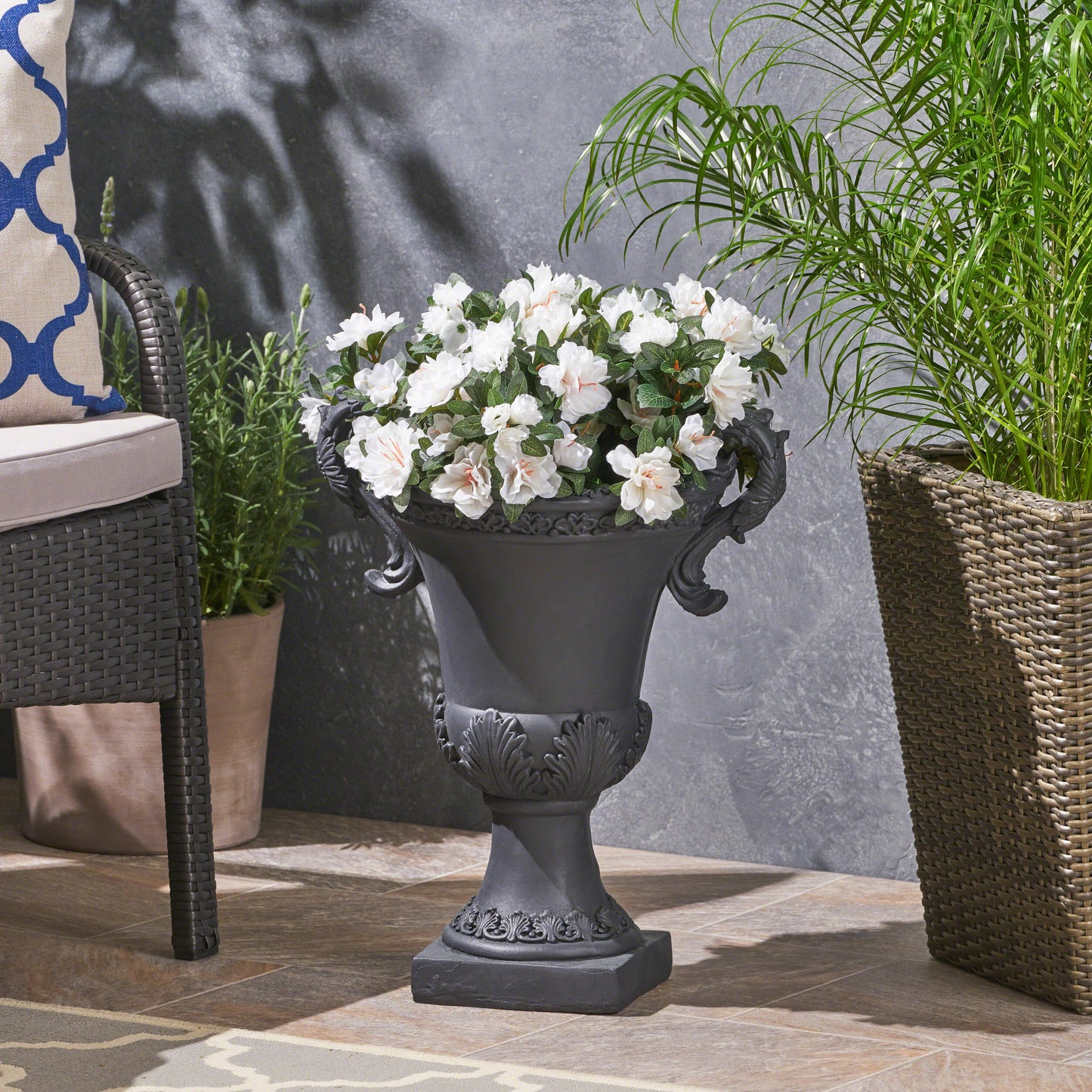 DELPHINE URN