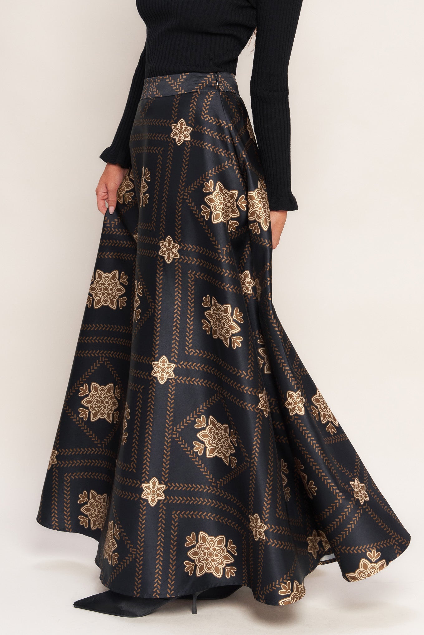 ORNAMENTAL NIGHTS WOVEN MAXI CIRCLE SKIRT