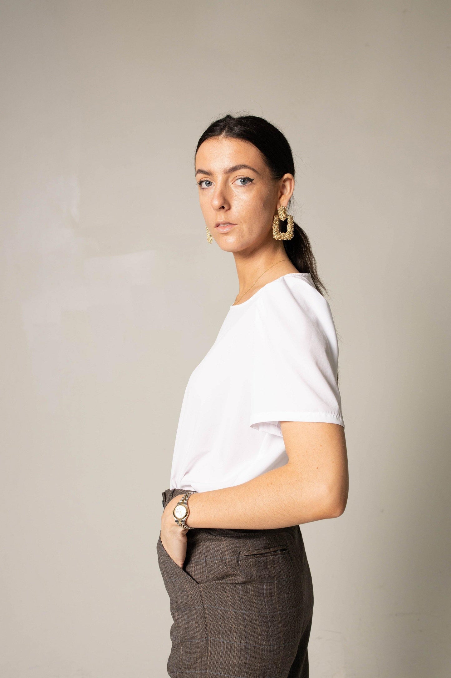 Elegant Round Neck Blouse in White – Chic Women’s Top