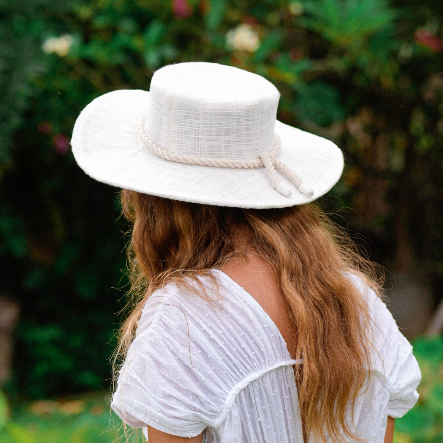 The Loretta Linen Jute Hat in Off White
