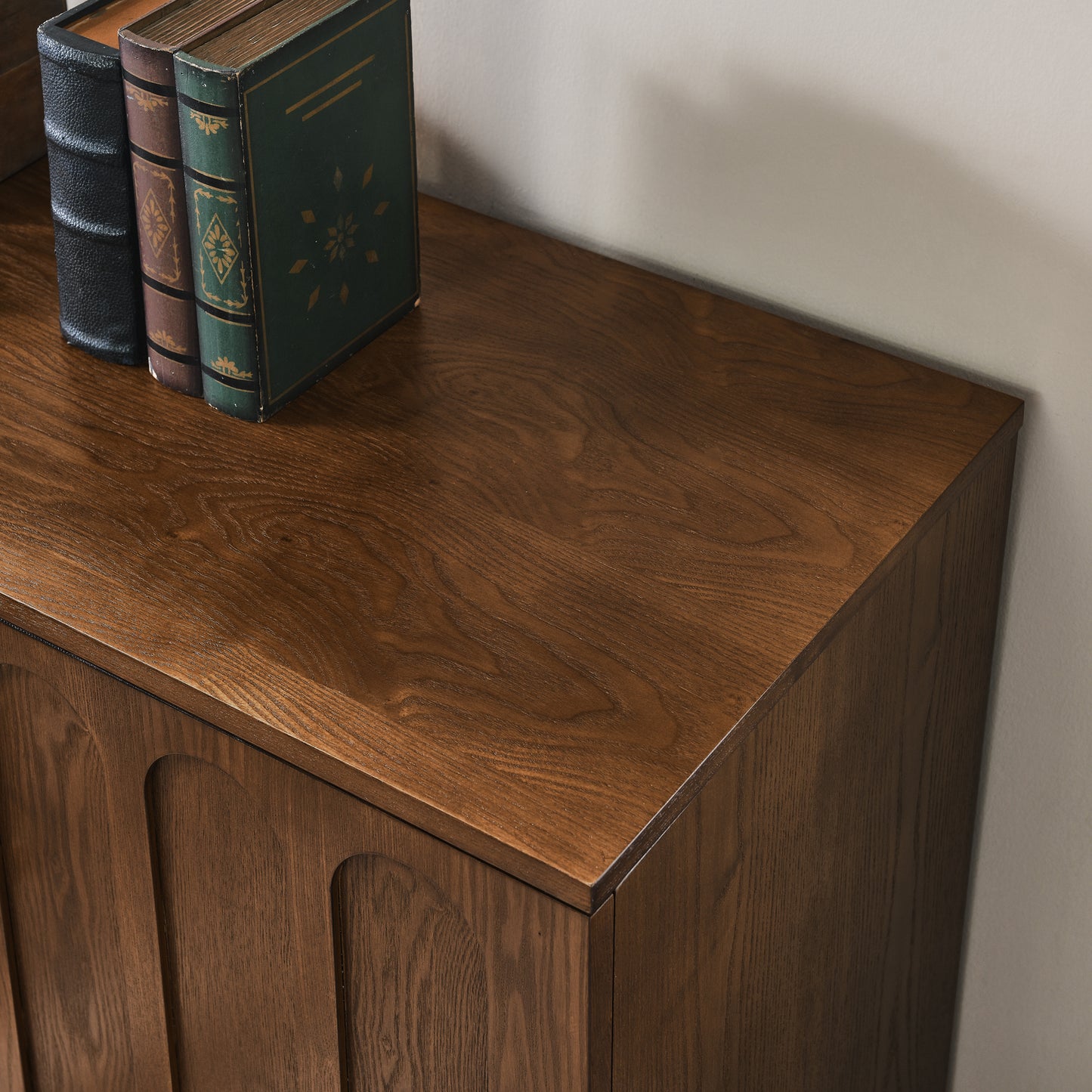 Mid Century Modern Fluted Sideboard Cabinet with Adjustable Shelves & Solid Wood Legs, Buffet Cabinet with Storage, Walnut Storage Cabinet for Living Room, Entryway, Hallway, Dining Room, Kitchen